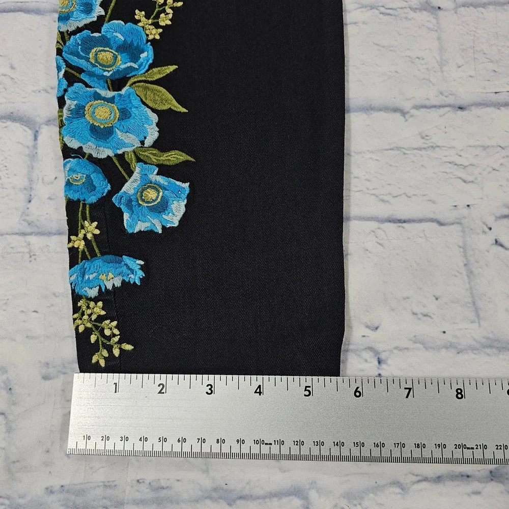 Martha Stewart Jeans Women 6 Black Blue Floral Embroidered High Rise Straight